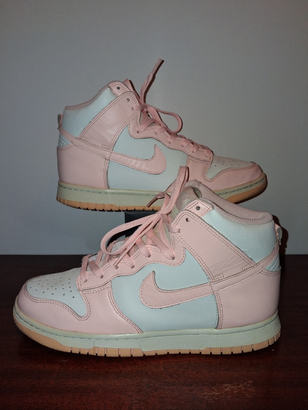10 WOMENS , 8.5M - NIKE DUNK HIGH, SAIL/CRIMSON TINT. PRE-OWNED NO BOX.